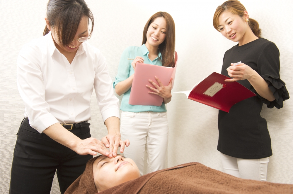 リラクゼーション　スクール　アプローズ　nana