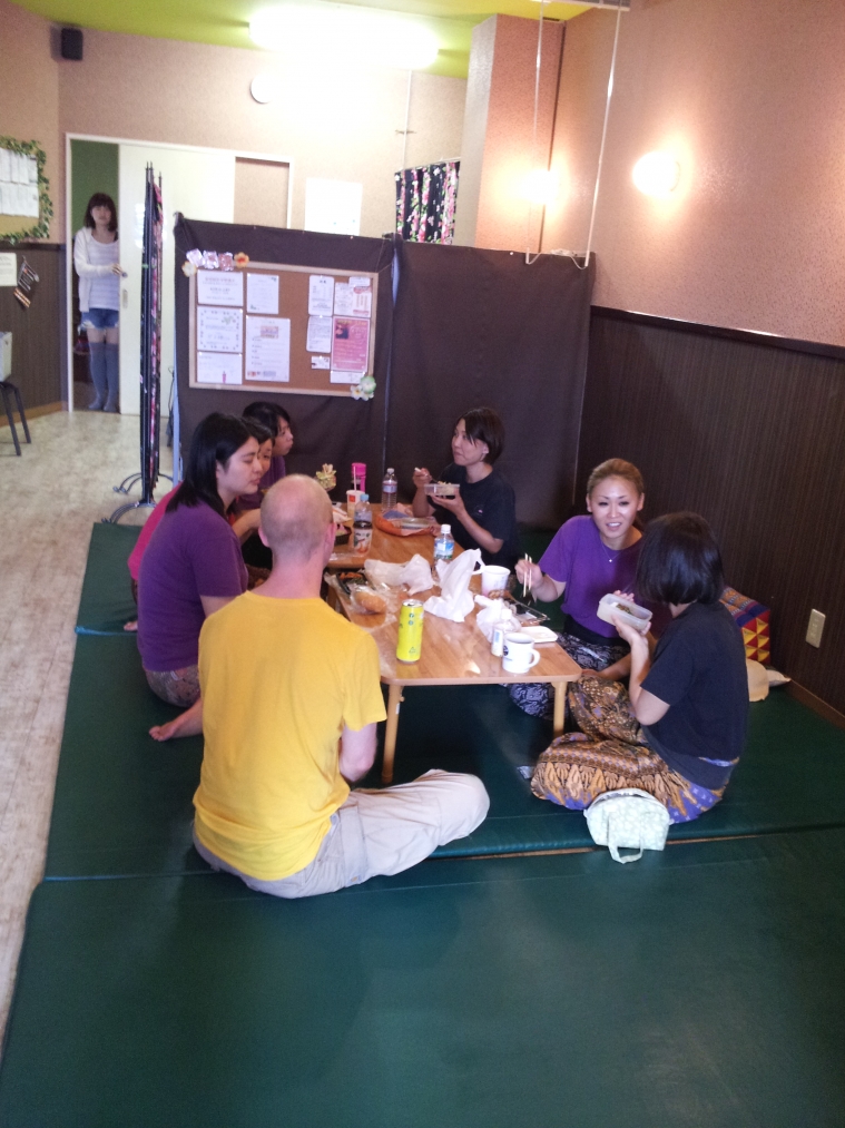 本場アジアンマッサージをリーズナブルに学ぶ　タイ式・オイル・リフレ専門ワイズアールセラピストスクール_3