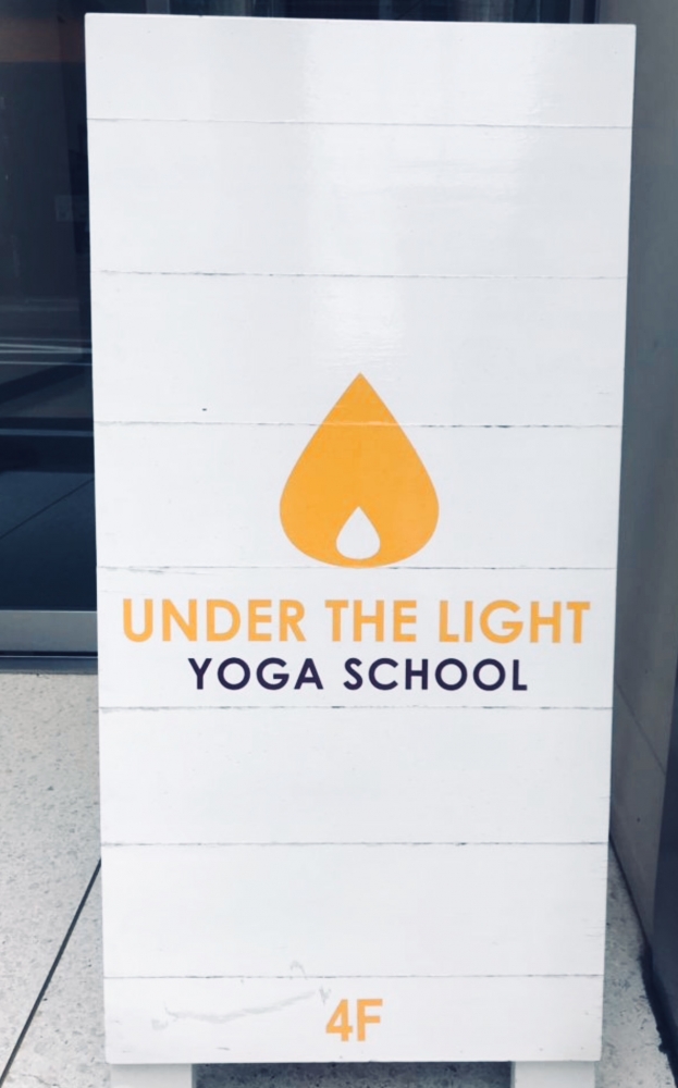 アンダー・ザ・ライト・ヨガスクール_2