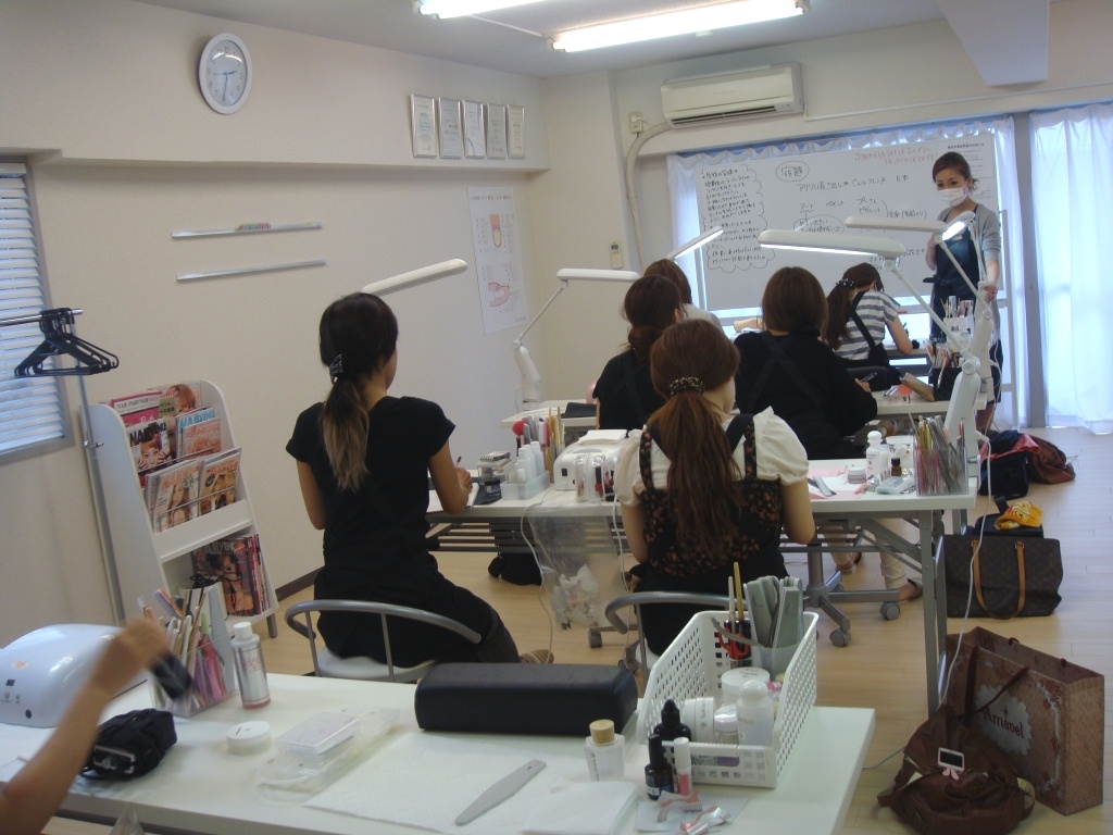 rire nail school （リールネイルスクール）代々木駅１分、新宿駅５分、南新宿駅４分☆