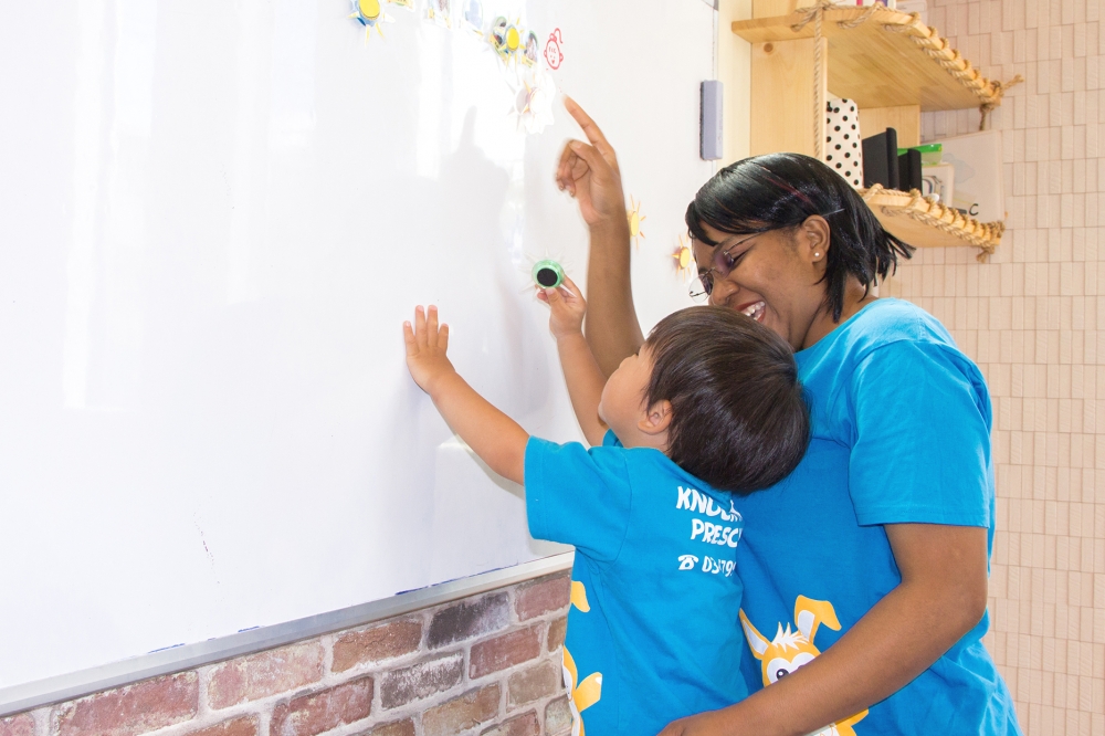 Knock Knock Preschool 成城校