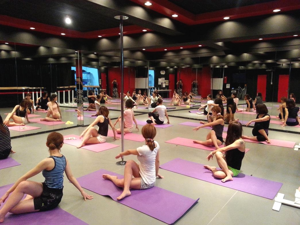 横浜 ポールダンススタジオ Baccratdoll_4