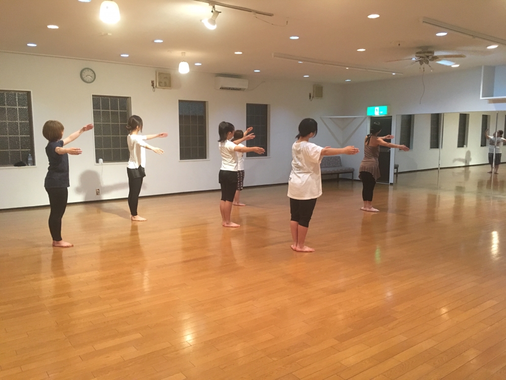 Dance studio LAUGHS_1