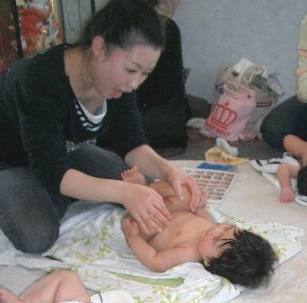ベビーマッサージ　ｂａｂｙｓｉｏｎ